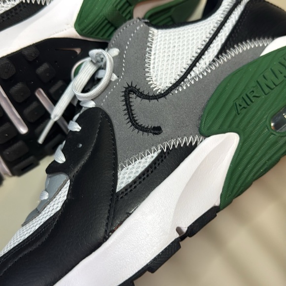 Nike Air Max Excee - Men's Size 10 (Black, Grey, Green & White) - Picture 4 of 16